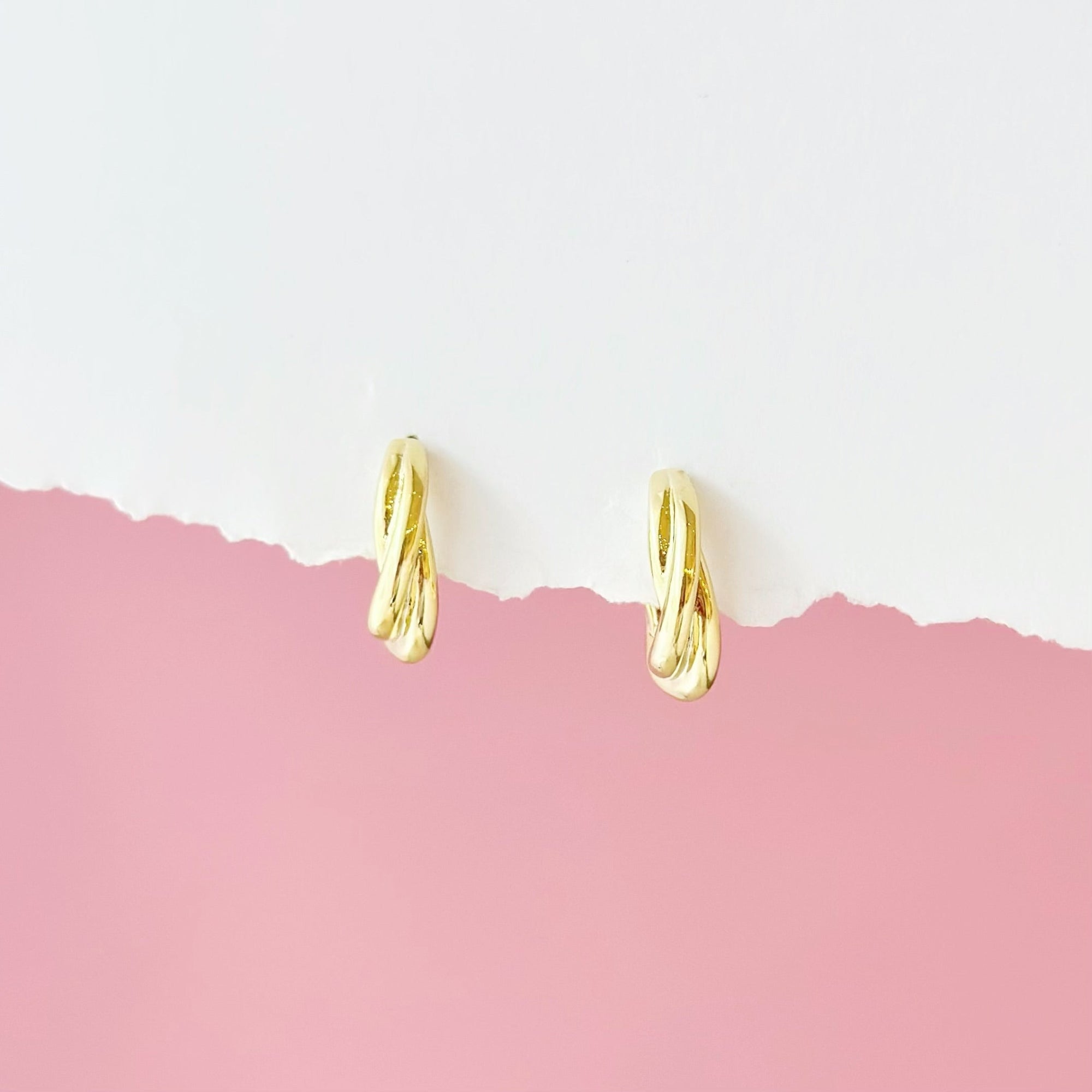 Gift set for her, hadiah untuk wanita, 送给她的礼物, bracelet, ring, necklace, earrings, korean earrings, made in korea, dainty jewellery, lazy girl jewellery, S925 silver, 925 sterling silver, huggie earrings, clip on, daily wear, cubic zirconia, bridesmaid gift, gift for her, Malaysia online shop, fashion jewellery, Korean jewellery accessories, sensitive skin, tahan karat, 适合日常佩戴, anting, rantai tangan, rantai leher, cincin, gift idea, no piercing, earrings malaysia, subang, Pearl, Freshwater pearl, 韩国发饰, 韩国饰品