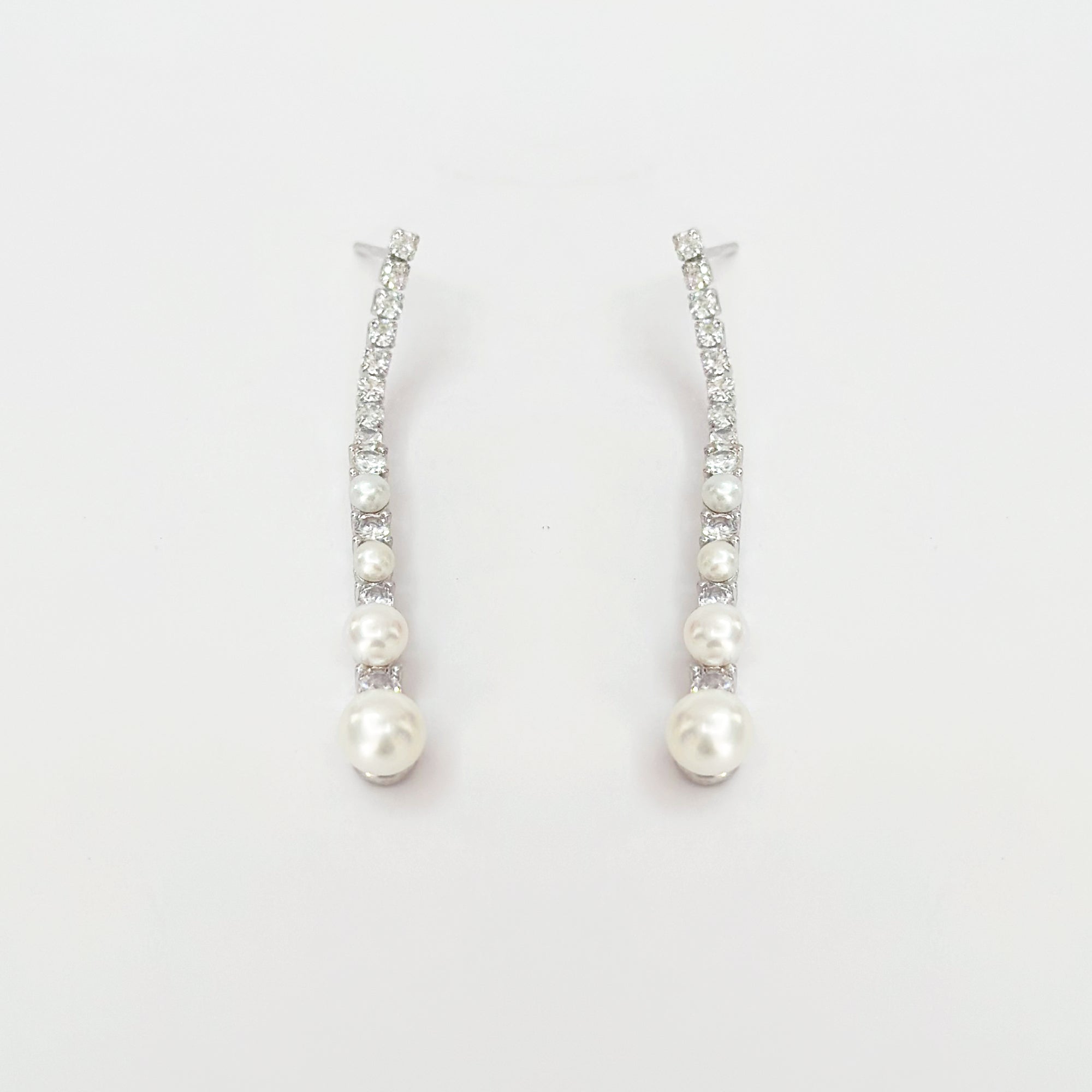 Zhao Lu Si’s Style, Love’s Ambition Earrings, c-drama earrings, chinese drama, c-drama, Xu Yan earrings, Qiao Yan earrings, classic pearl earrings, drop pearl earrings, 《许我耀眼》
Gift set for her / hadiah untuk wanita / 送给她的礼物。Perfect for best friend / sahabat baik / 最好的朋友 / 心爱的耳环、手链和戒指。Made in Korea / 制造于韩国 /.Dainty jewellery / 简约精致首饰 / barang kemas halus. 925 sterling silver / 925纯银 / perak tulen 925. Anti-tarnish / 防氧化 / tahan karat. Suitable for daily wear, keshi pearl, baroque pearl, pearl, 珍珠 淡水珍珠 ak