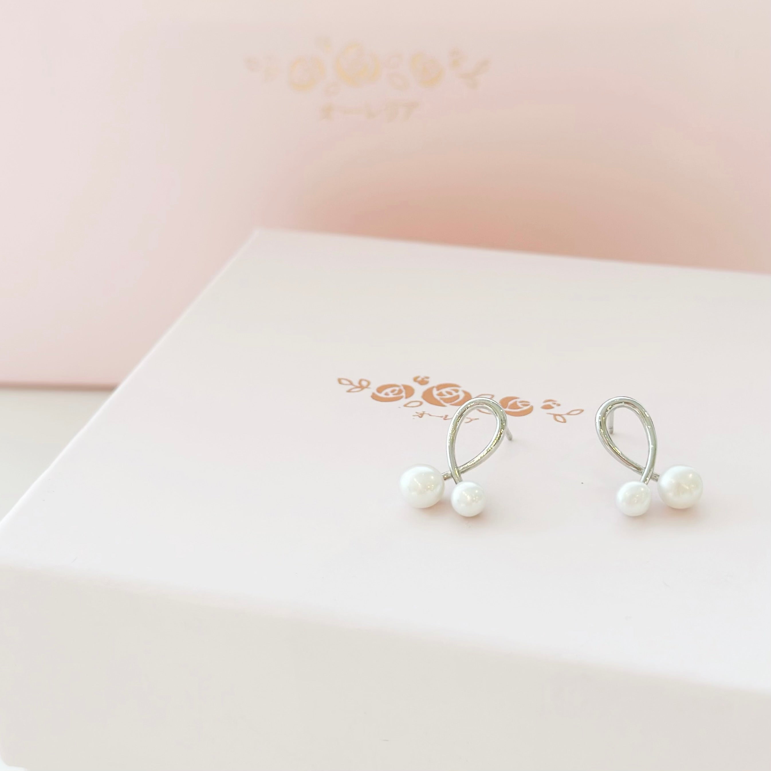 pearl earrings, dainty pearl bracelet, freshwater pearl necklace,  akoya pearl., handmade, sensitive skin, bridal, sterling silver, hypoallergenic, gift idea, seawater pearl, pearl neckace, keshi pearl, baroque pearl, mini pearl, 珍珠 淡水珍珠 ak pearl
海水珍珠 s925 cultural pear present gift for her gift ideas pearl made in Malaysia south sea pearl 米珠 natural pearl mutiara Gift for her Dainty Delicate Minimalist everyday earrings everyday wear lustre near round