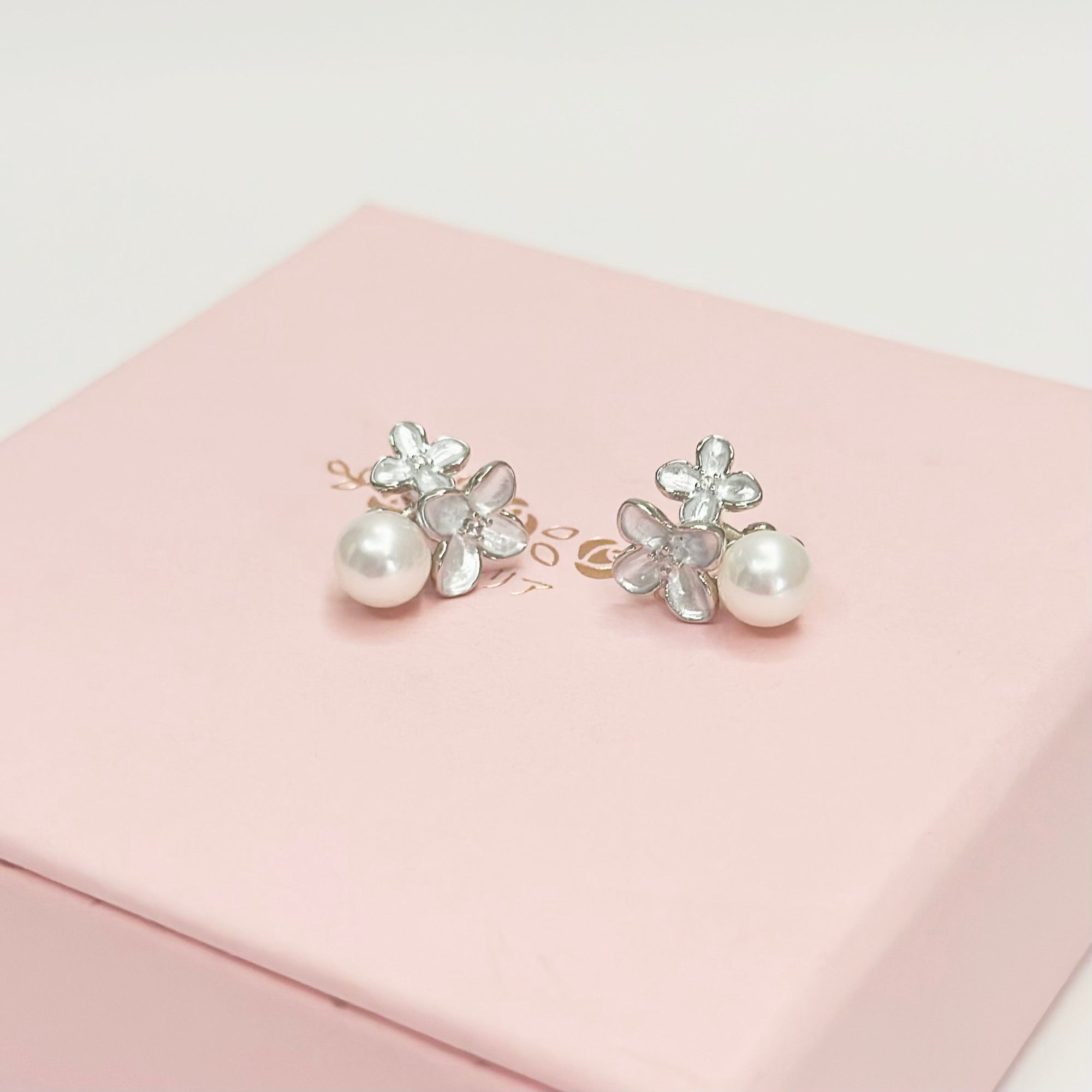 pearl earrings, dainty pearl bracelet, freshwater pearl necklace,  akoya pearl., handmade, sensitive skin, bridal, sterling silver, hypoallergenic, gift idea, seawater pearl, pearl neckace, keshi pearl, baroque pearl, mini pearl, 珍珠 淡水珍珠 ak pearl
海水珍珠 s925 cultural pear present gift for her gift ideas pearl made in Malaysia south sea pearl 米珠 natural pearl mutiara Gift for her Dainty Delicate Minimalist everyday earrings everyday wear lustre near round