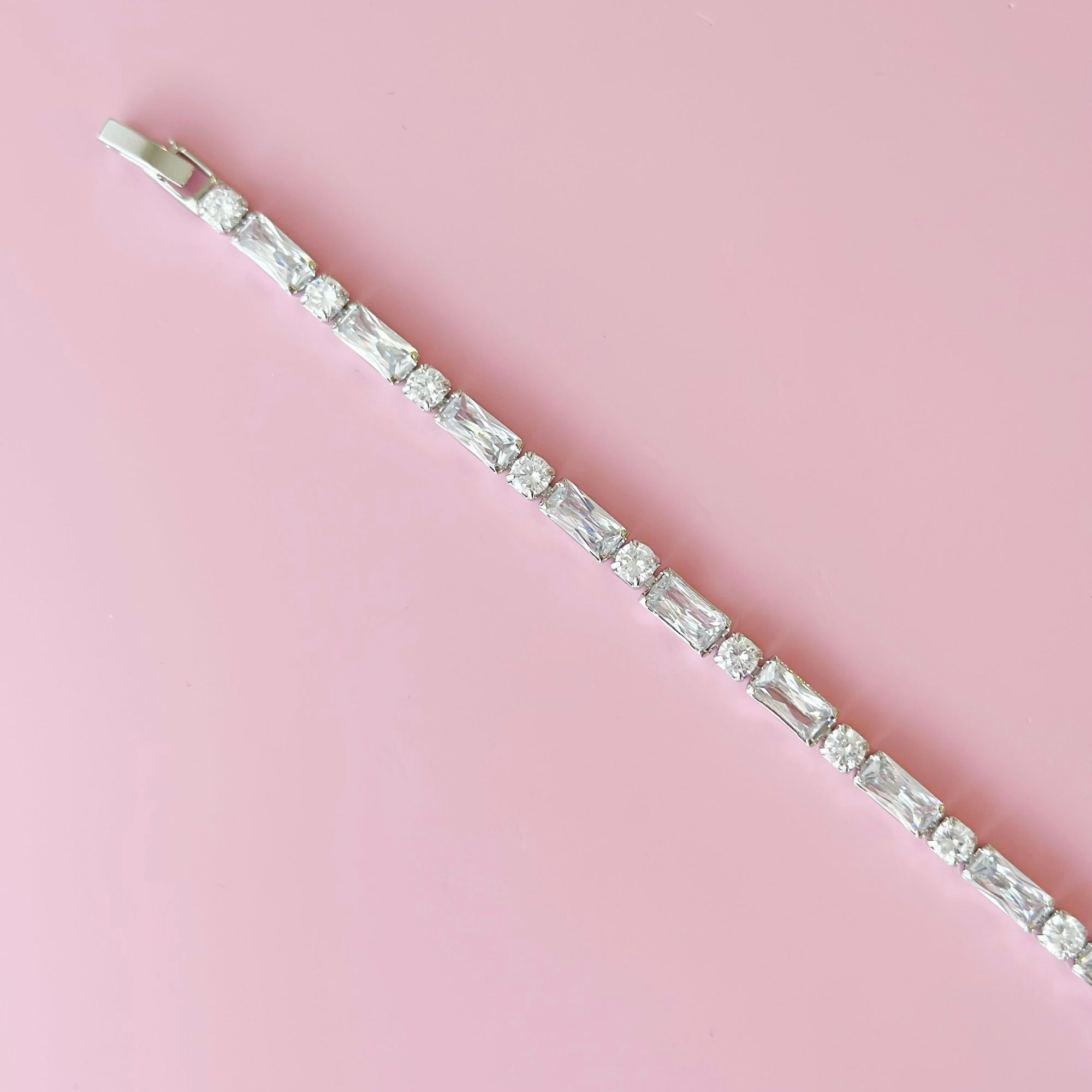 korean earrings bracelet jewellery Malaysia necklace korean jewellery rings earrings malaysia korean style earrings malaysia jewelry jewellery accessories hypoallergenic earrings ear cuff huggies silver necklace made in korea jewelry fashion jewellery malaysia earrings online shop malaysia Gift idea Gift for her Made in Korea Cubic Zirconia 925 Sterling Silver diamond bracelet Jewelry Dainty Minimalist Bestie anting 925 silver Dainty Daily wear Gift tennis gelang tangan 钻石手链

网球手链

经典钻石网球手链

闪耀钻石手链

精致钻石手链 