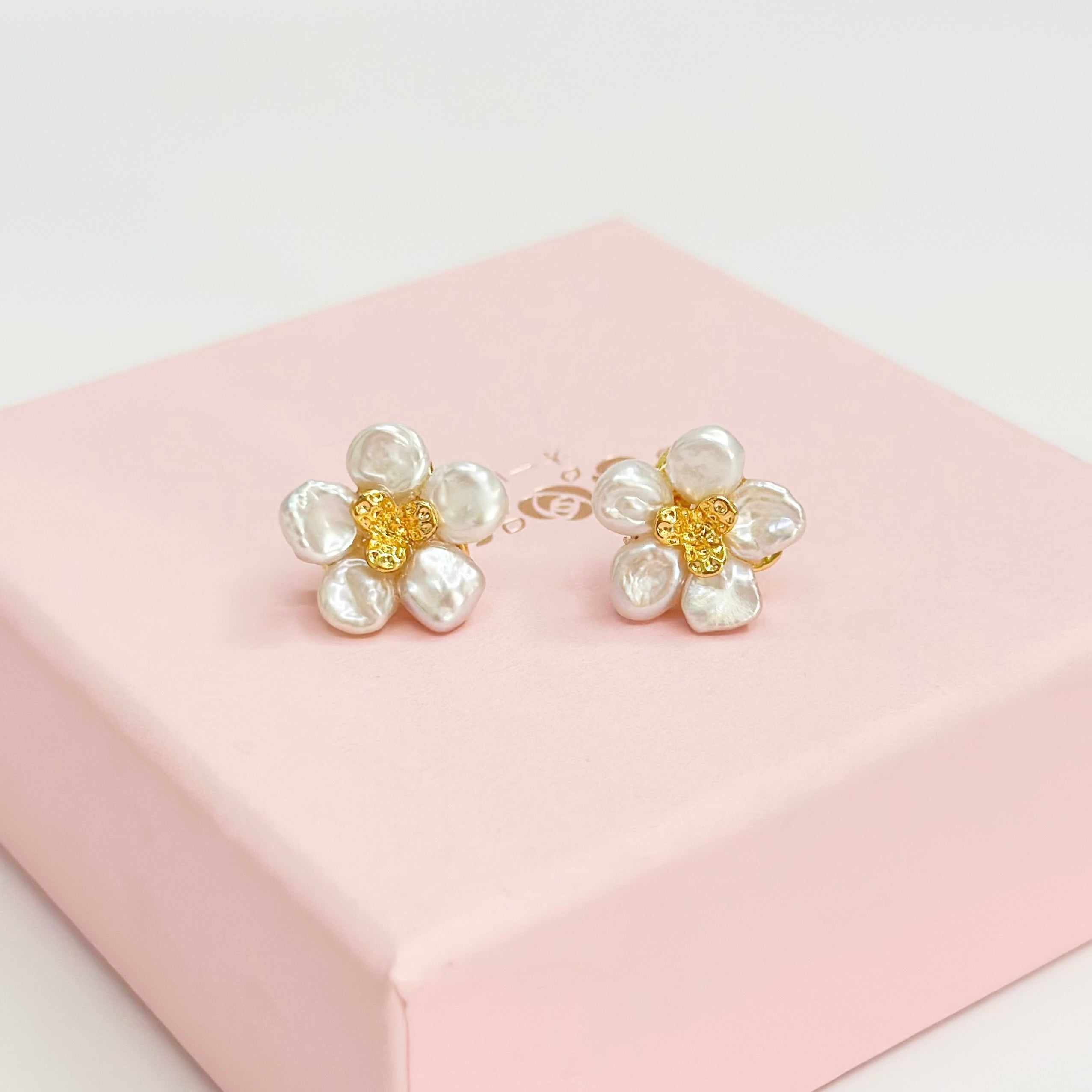 pearl earrings, dainty pearl bracelet, freshwater pearl necklace,  akoya pearl., handmade, sensitive skin, bridal, sterling silver, hypoallergenic, gift idea, seawater pearl, pearl neckace, keshi pearl, baroque pearl, mini pearl, 珍珠 淡水珍珠 ak pearl
海水珍珠 s925 cultural pear present gift for her gift ideas pearl made in Malaysia south sea pearl 米珠 natural pearl mutiara Gift for her Dainty Delicate Minimalist everyday earrings everyday wear lustre  925银针珍珠耳环 巴洛克珍珠 手工制作 饰品 韩国设计 芥子珍珠 ks珍珠