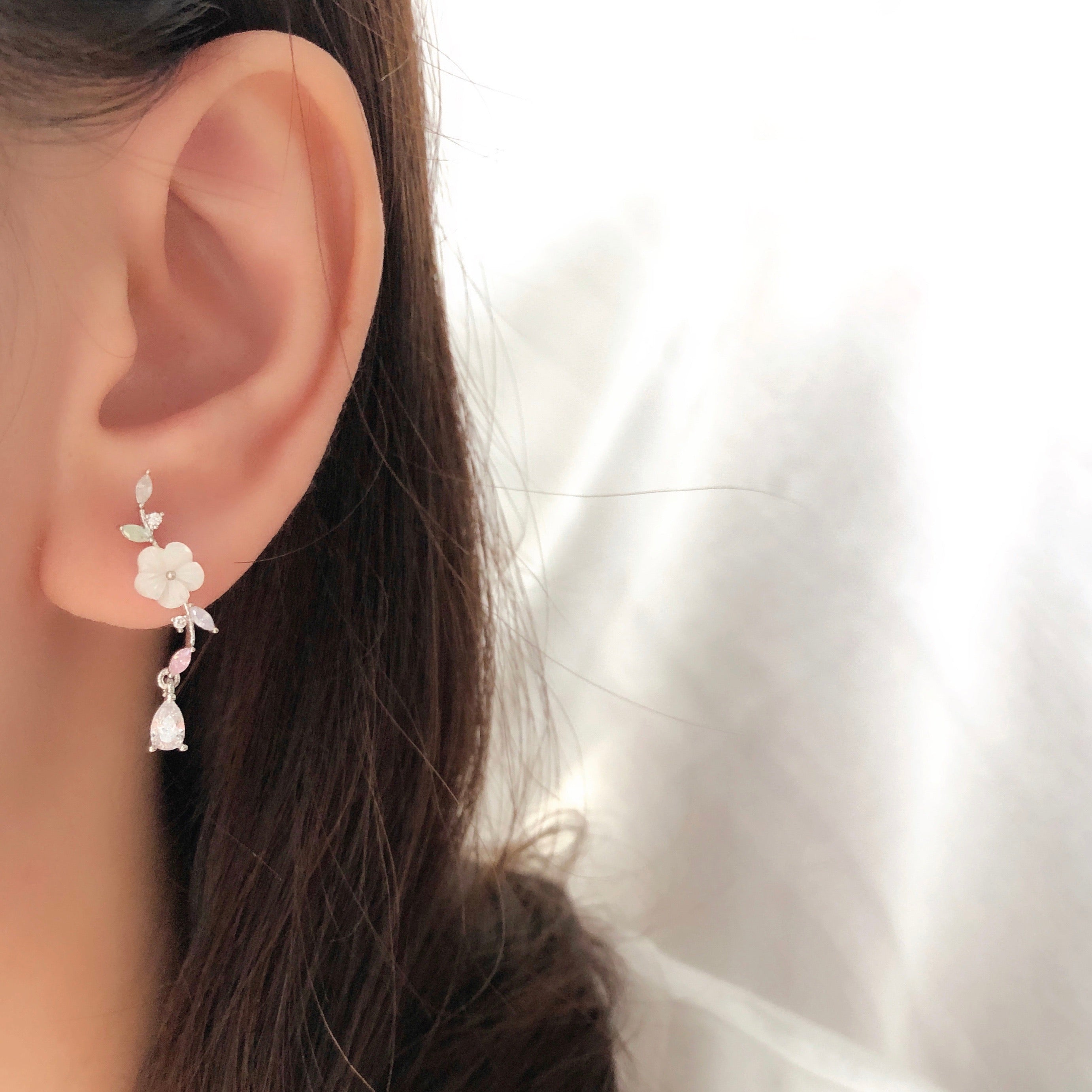 korean earrings bracelet jewellery Malaysia necklace korean jewellery rings earrings malaysia korean style earrings malaysia jewellery jewelry jewellery accessories hypoallergenic earrings ear cuff huggies silver necklace made in korea jewelry fashion jewellery malaysia earrings online shop malaysia Gift idea Gift for her Made in Korea Cubic Zirconia 925 Sterling Silver No Piercing Jewelry Dainty Minimalist Bestie anting subang clip on 925 silver gf gift local Dainty Daily wear Gift Set aurelia atelier